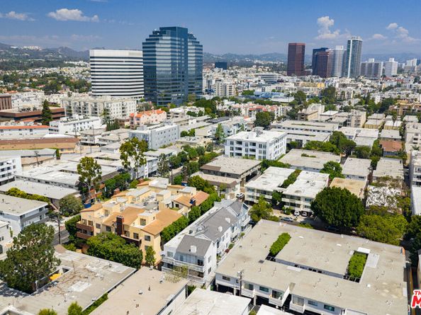 1315 S Carmelina Avenue, Los Angeles CA 90025