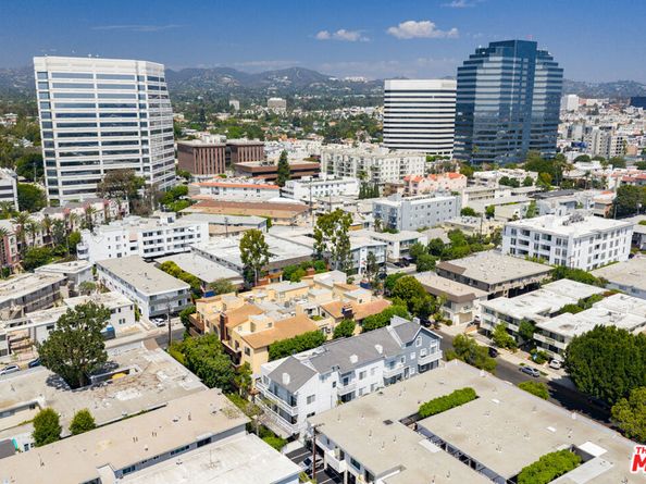 1315 S Carmelina Avenue, Los Angeles CA 90025