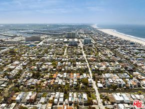 408 Linnie Canal, Venice CA 90291