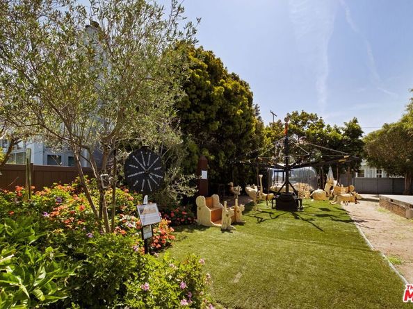 408 Linnie Canal, Venice CA 90291