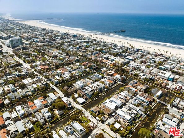 408 Linnie Canal, Venice CA 90291