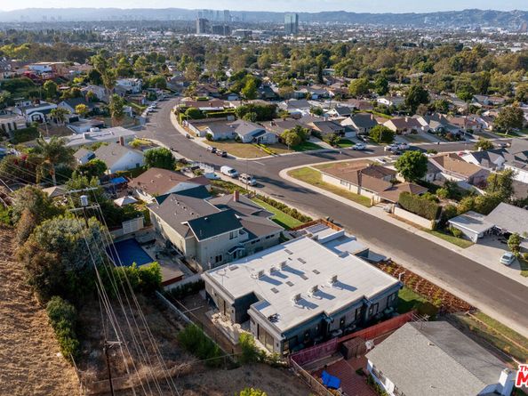 5280 Sanchez Drive, Los Angeles CA 90008