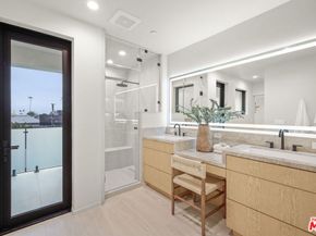 2530 Beverley Avenue, Santa Monica CA 90405