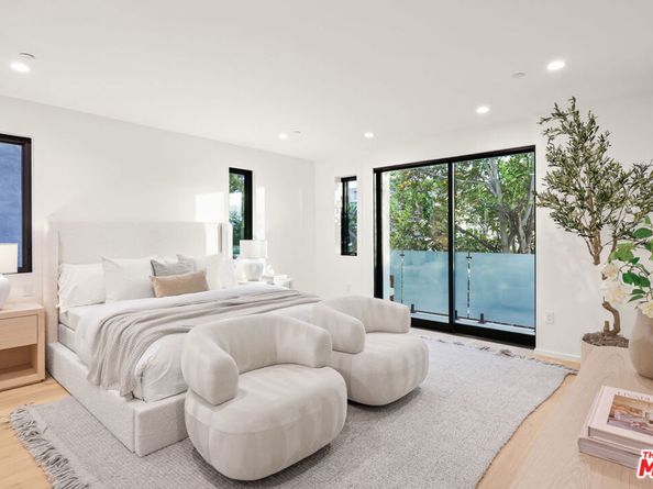 2530 Beverley Avenue, Santa Monica CA 90405