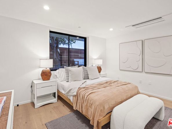 2530 Beverley Avenue, Santa Monica CA 90405