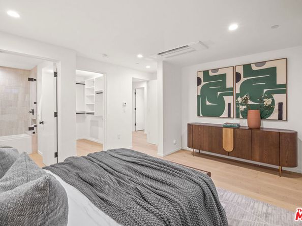 2530 Beverley Avenue, Santa Monica CA 90405