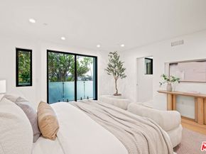 2530 Beverley Avenue, Santa Monica CA 90405