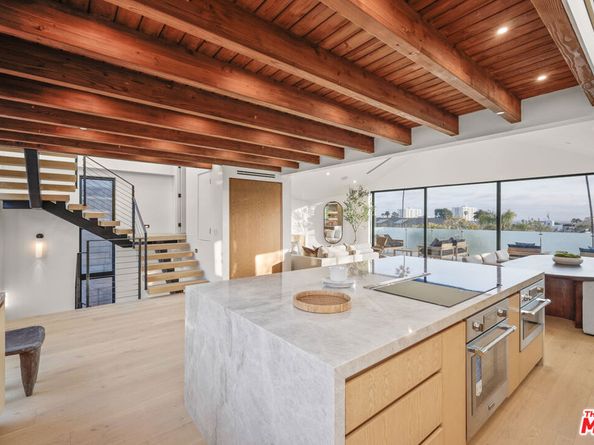 2530 Beverley Avenue, Santa Monica CA 90405