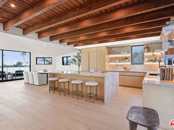 2530 Beverley Avenue, Santa Monica CA 90405