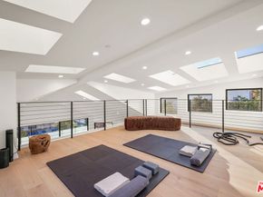 2530 Beverley Avenue, Santa Monica CA 90405
