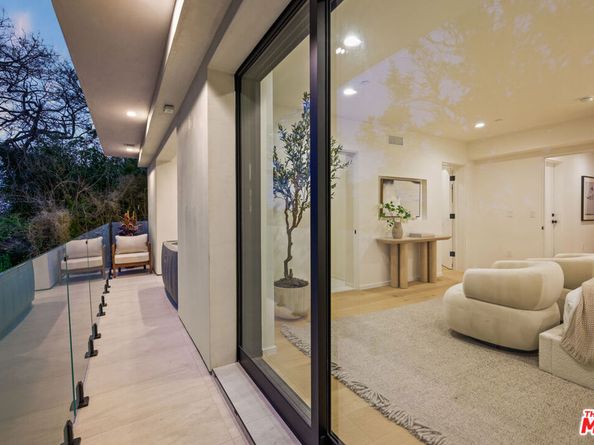 2530 Beverley Avenue, Santa Monica CA 90405