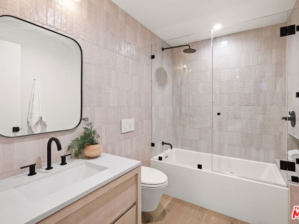 2530 Beverley Avenue, Santa Monica CA 90405