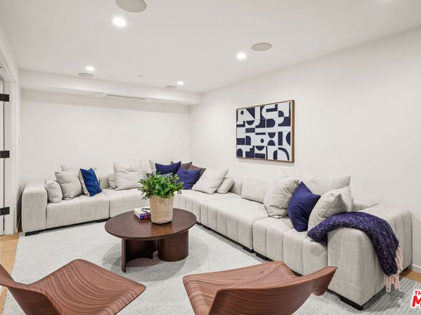 2530 Beverley Avenue, Santa Monica CA 90405