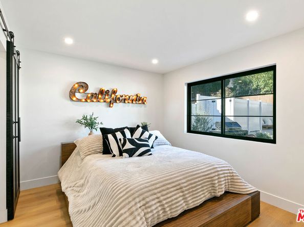 22269 Avenue San Luis, Woodland Hills CA 91364