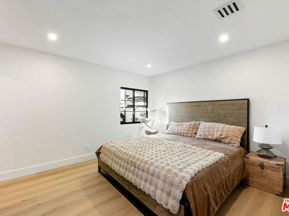 22269 Avenue San Luis, Woodland Hills CA 91364