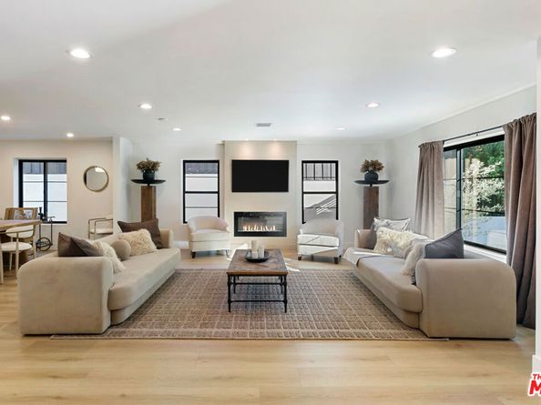 22269 Avenue San Luis, Woodland Hills CA 91364
