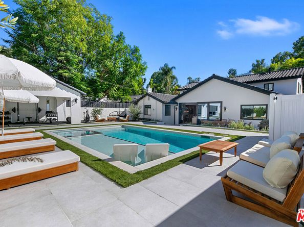 22269 Avenue San Luis, Woodland Hills CA 91364