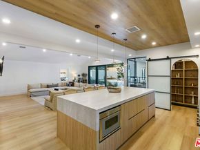 22269 Avenue San Luis, Woodland Hills CA 91364