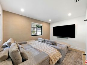 22269 Avenue San Luis, Woodland Hills CA 91364