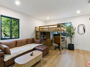 22269 Avenue San Luis, Woodland Hills CA 91364