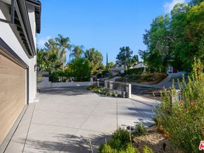 22269 Avenue San Luis, Woodland Hills CA 91364
