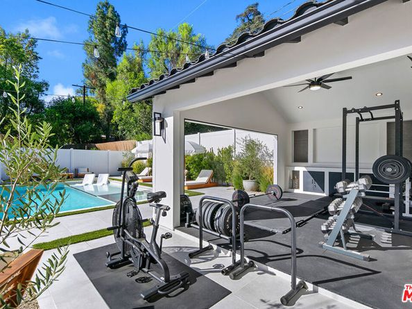 22269 Avenue San Luis, Woodland Hills CA 91364
