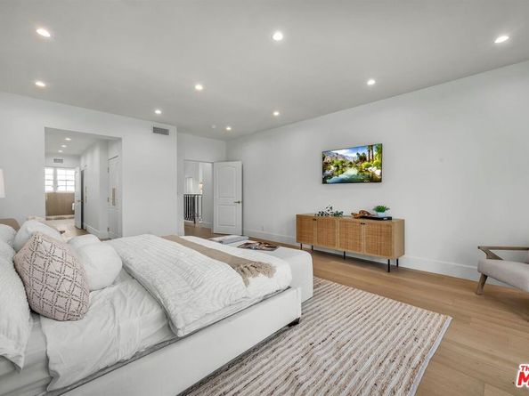 2205 Canyonback Road, Los Angeles CA 90049
