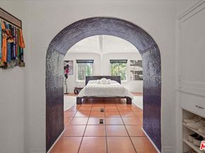 6119 Del Valle Drive, Los Angeles CA 90048