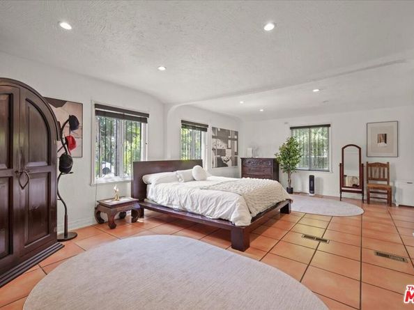 6119 Del Valle Drive, Los Angeles CA 90048