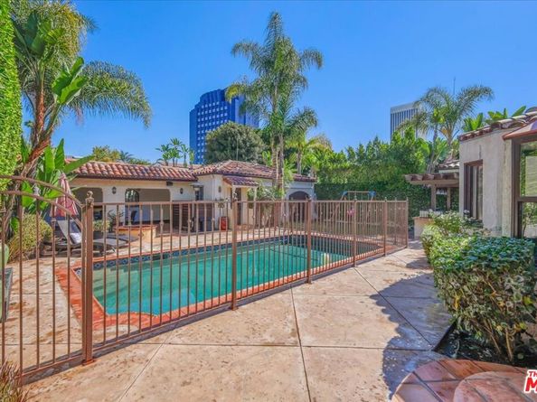 6119 Del Valle Drive, Los Angeles CA 90048