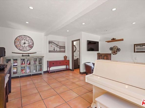 6119 Del Valle Drive, Los Angeles CA 90048