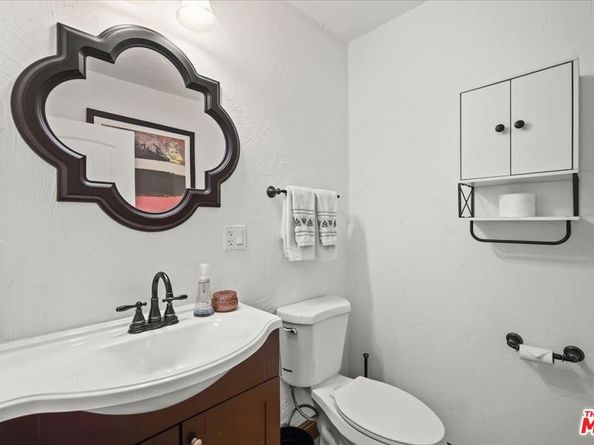 6119 Del Valle Drive, Los Angeles CA 90048