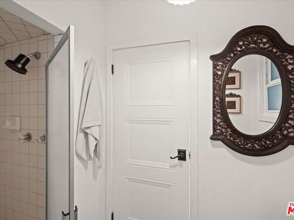 6119 Del Valle Drive, Los Angeles CA 90048