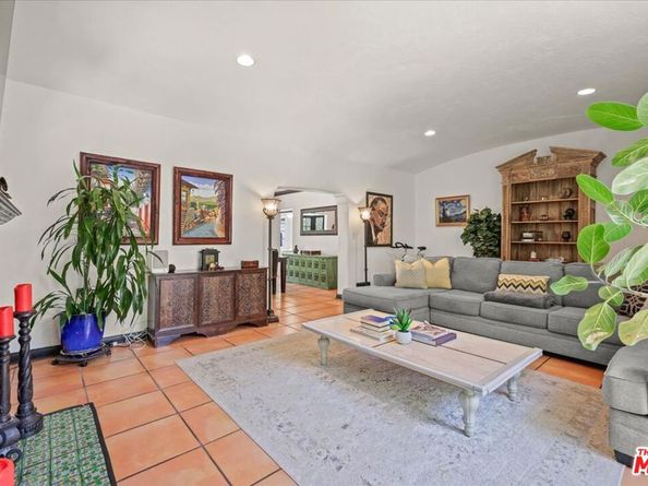 6119 Del Valle Drive, Los Angeles CA 90048