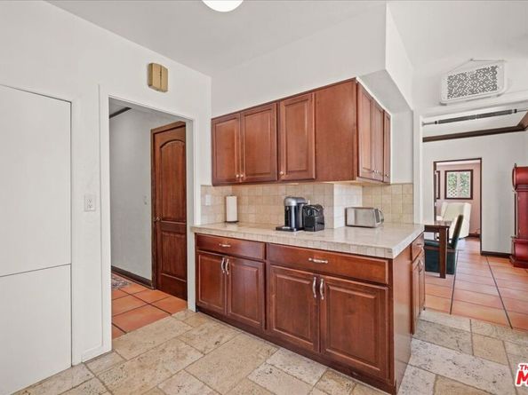 6119 Del Valle Drive, Los Angeles CA 90048