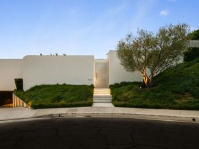 9265 Robin Drive, Los Angeles CA 90069