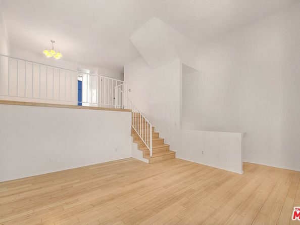 8741 Darby Avenue 16, Northridge CA 91325