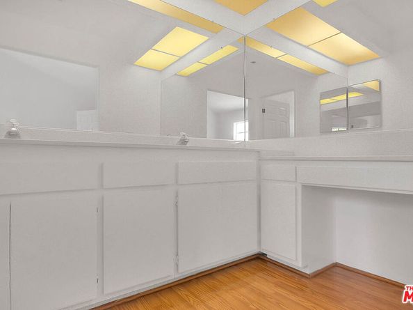 8741 Darby Avenue 16, Northridge CA 91325