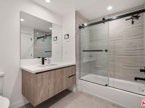 1123 S Shenandoah Street 101, Los Angeles CA 90035