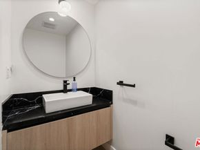 1123 S Shenandoah Street 101, Los Angeles CA 90035