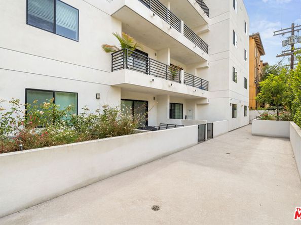 1123 S Shenandoah Street 101, Los Angeles CA 90035