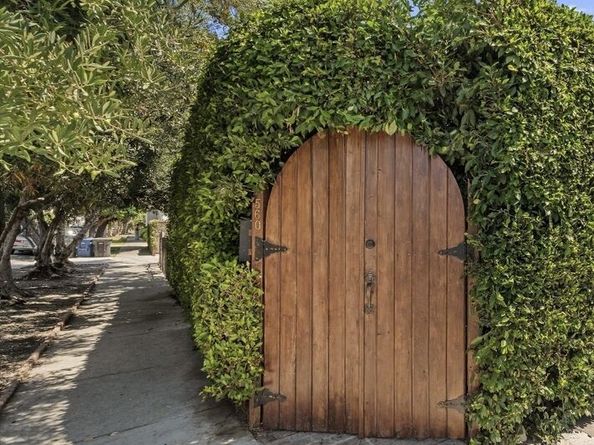 560 N Croft Avenue, West Hollywood CA 90048