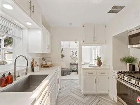 560 N Croft Avenue, West Hollywood CA 90048
