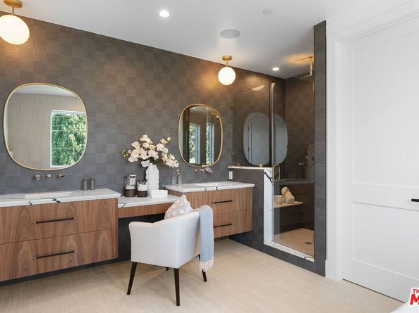 8025 Stewart Avenue, Los Angeles CA 90045