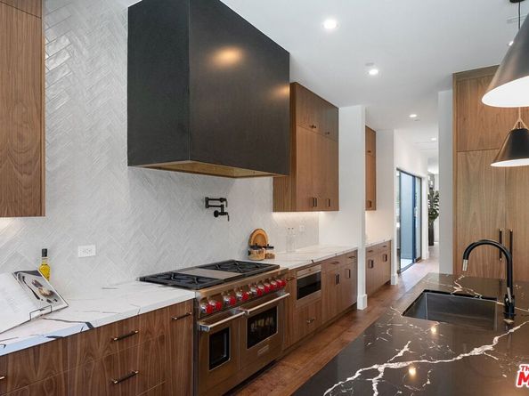 8025 Stewart Avenue, Los Angeles CA 90045