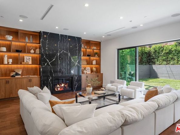8025 Stewart Avenue, Los Angeles CA 90045