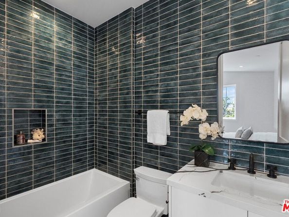8025 Stewart Avenue, Los Angeles CA 90045