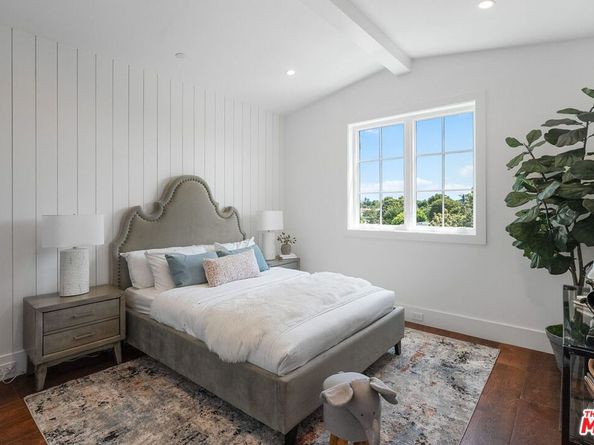 8025 Stewart Avenue, Los Angeles CA 90045