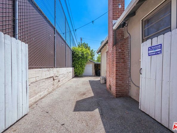 946 Hilldale Avenue, West Hollywood CA 90069