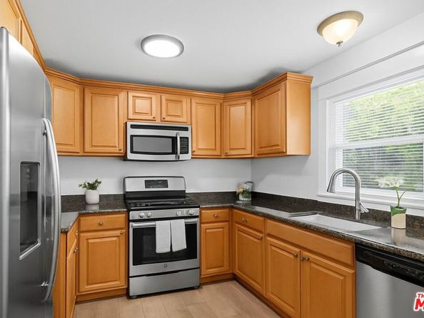 946 Hilldale Avenue, West Hollywood CA 90069